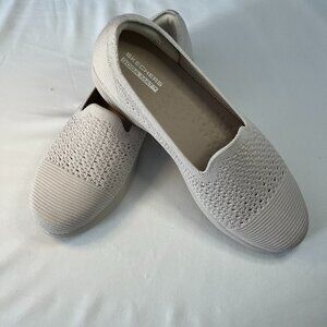 Cream Colored Womens Skechers Gogamat Slip on Loafer Style Shoes Size 10